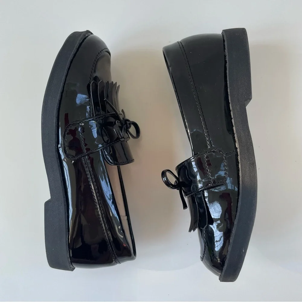 Dream Pairs Little Girls Shiny Black Patent Slip on Loafter Size 10, Like new!